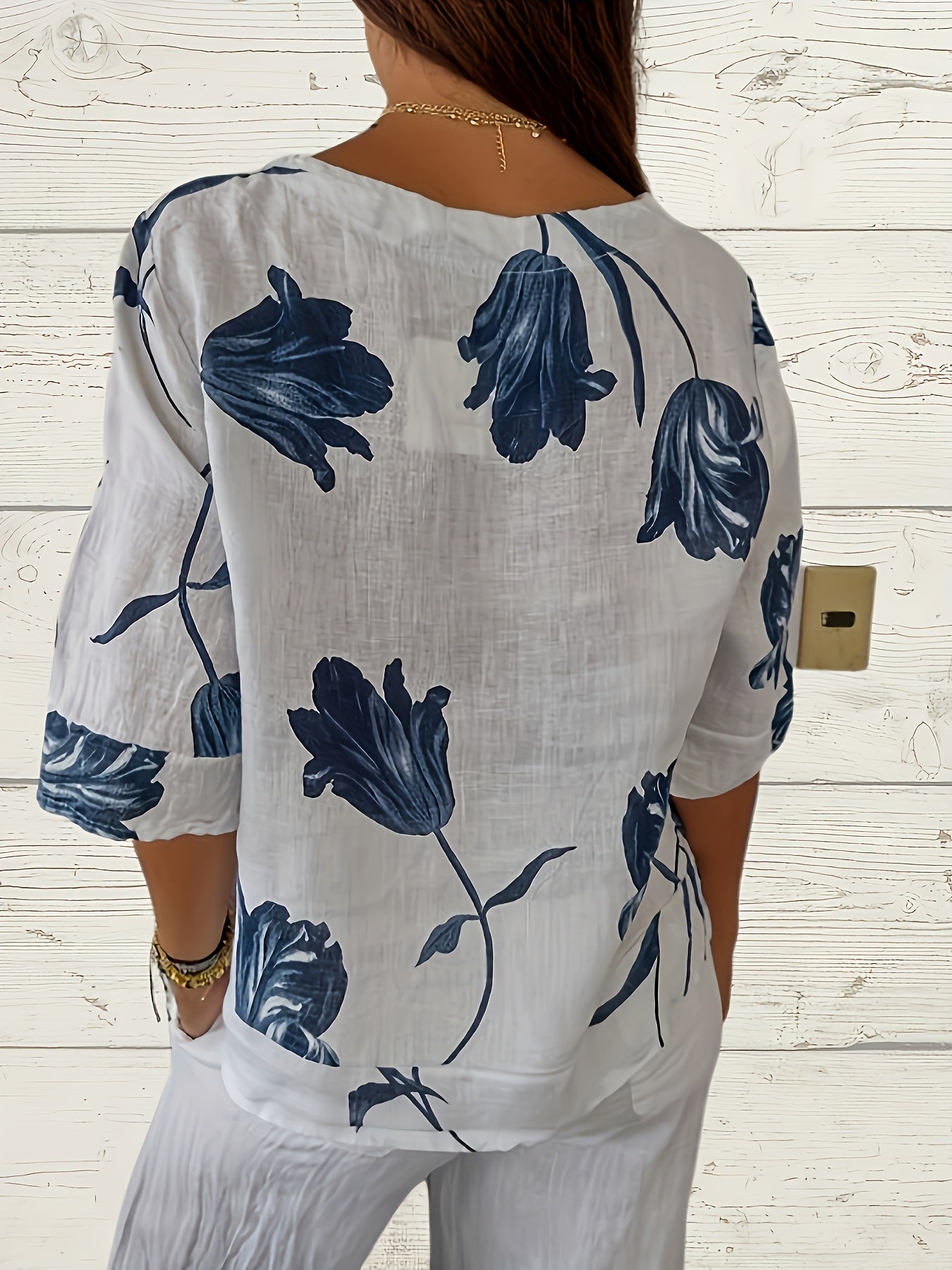 Flaira™ - Blouse met V-hals en knoopjes