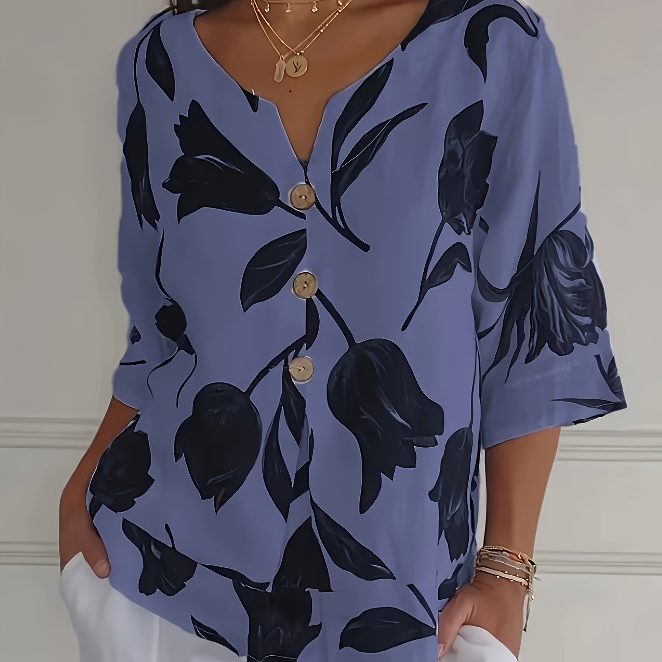 Flaira™ - Blouse met V-hals en knoopjes