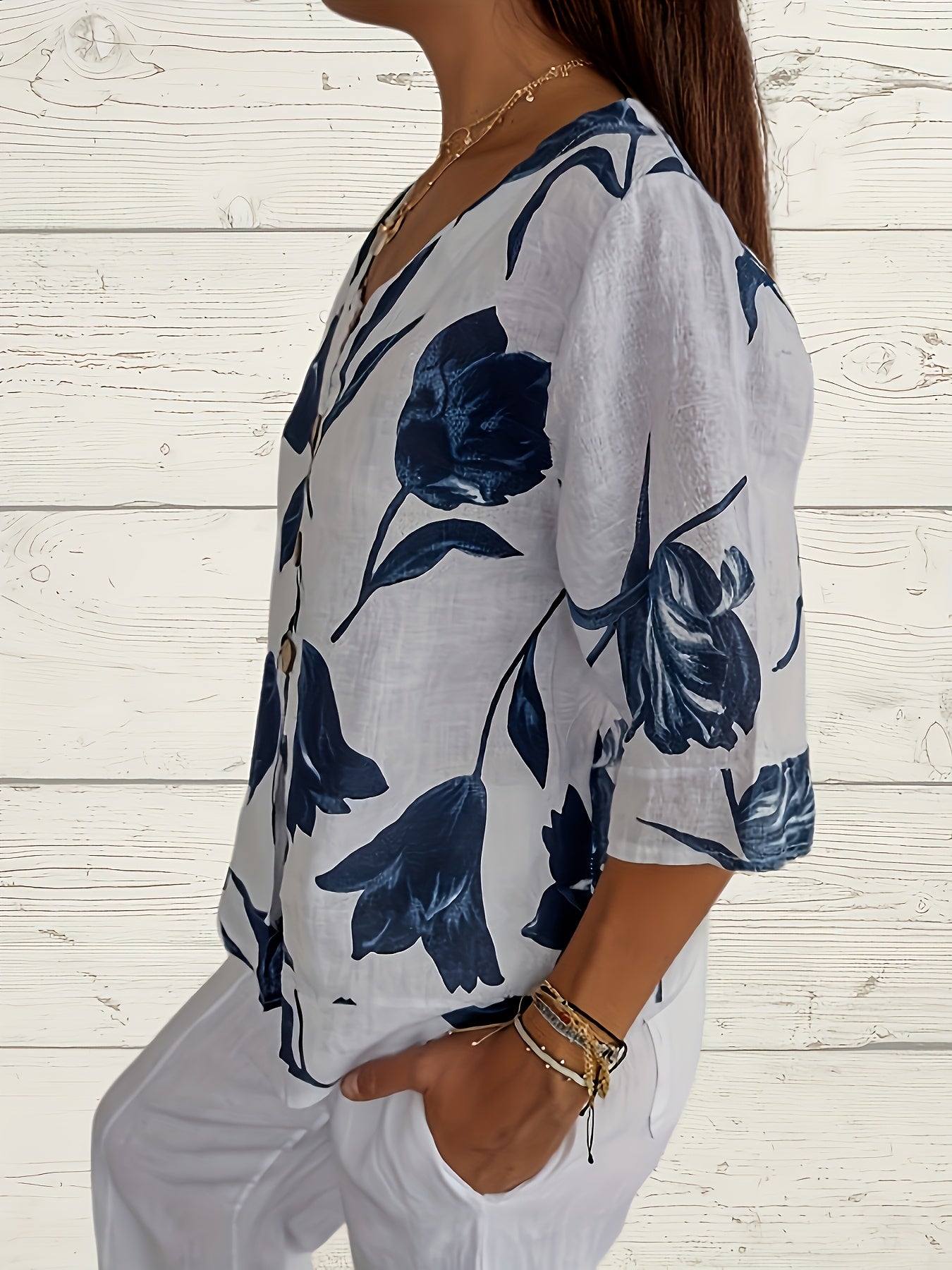 Flaira™ - Blouse met V-hals en knoopjes